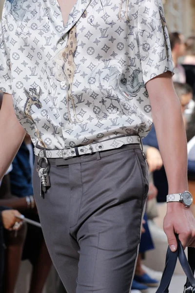 Look 24